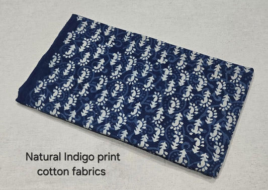 Indigo Folk Leaf Pattern Cotton Fabric (indigo)